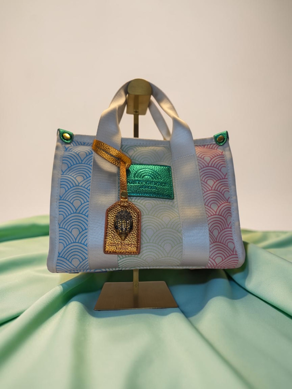 Multicolor Wave-Pattern White Tote with Gold Accent - Picture 3 of 11